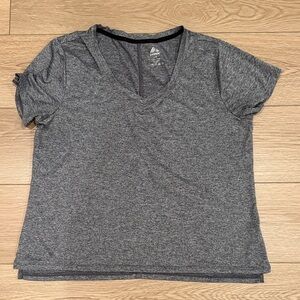 RBX Heather Gray Women's V-Neck Short Sleeve Tee Size large